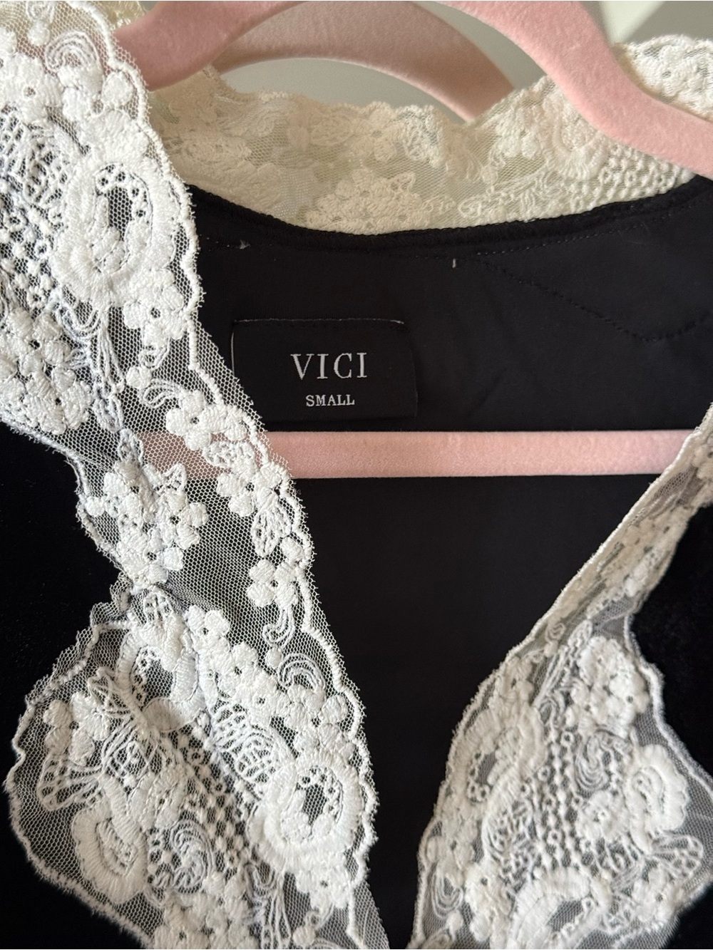 Vici Top - Picture 4 of 5